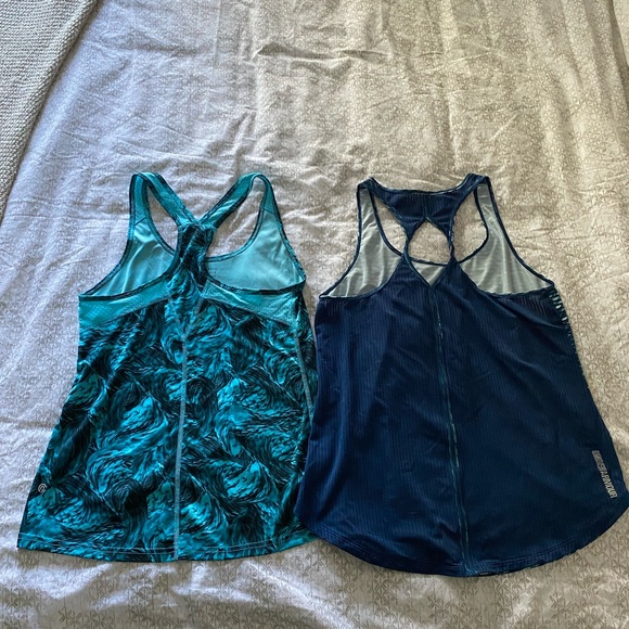 2 Workout tanks - Picture 4 of 6